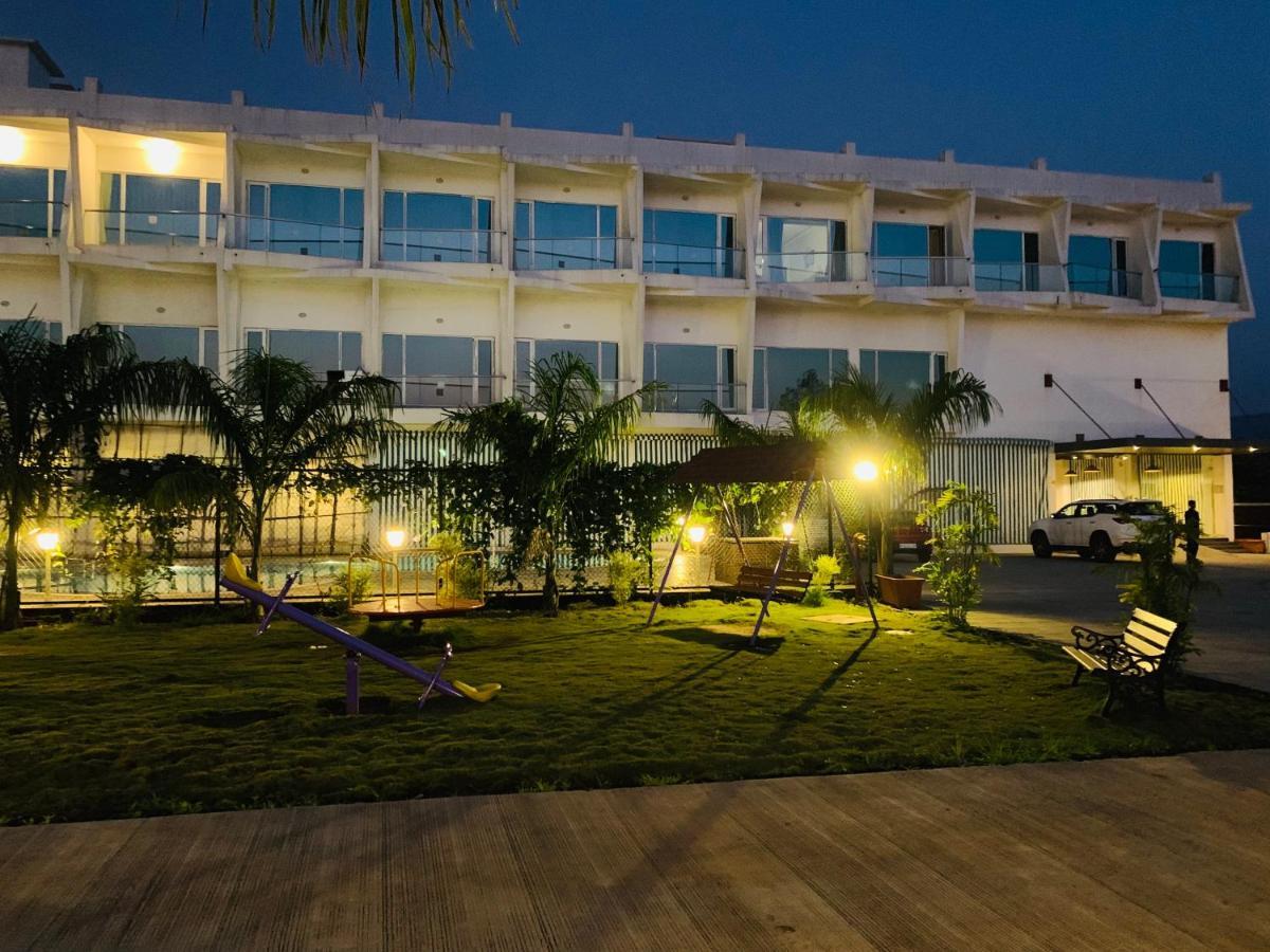 Viola Beacon Resort, Lonavala Bagian luar foto