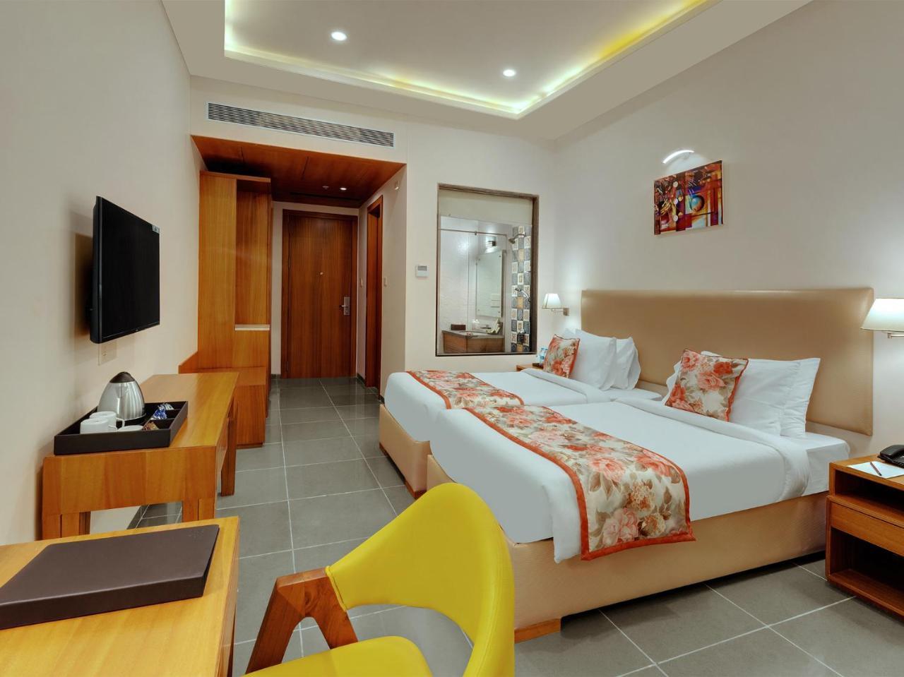 Viola Beacon Resort, Lonavala Bagian luar foto