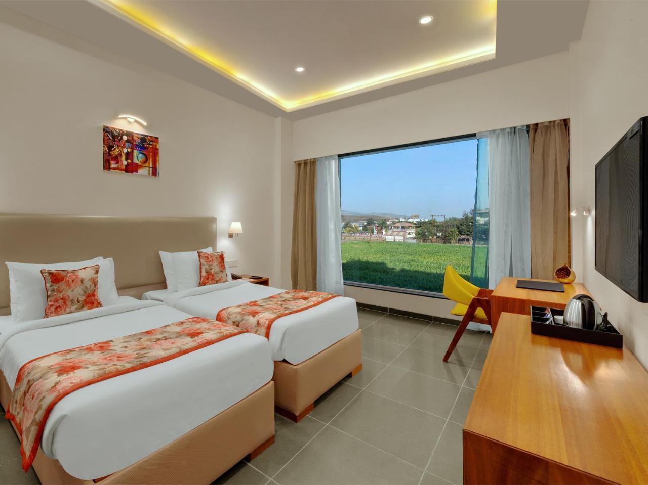 Viola Beacon Resort, Lonavala Bagian luar foto
